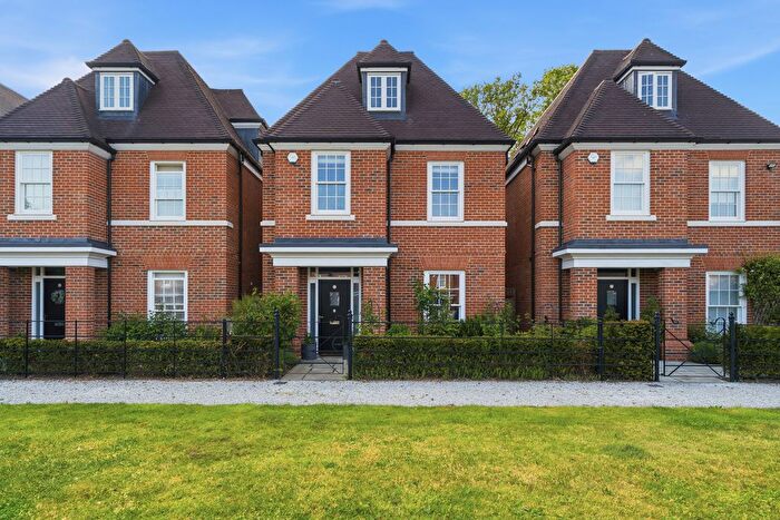 4 Bedroom Property To Rent In Broadoaks Park Road, West Byfleet, Surrey, KT14
