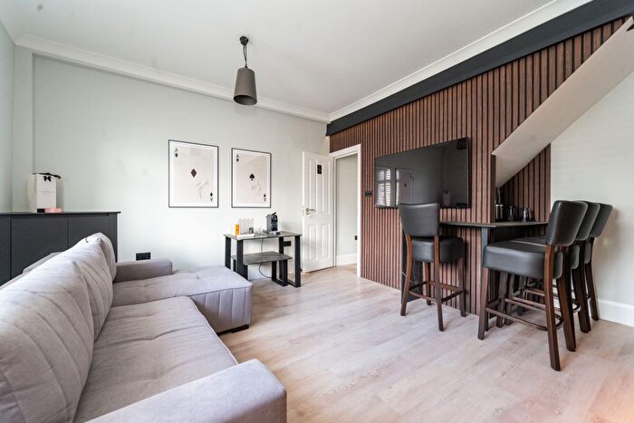 2 Bedroom Flat To Rent In Northfield Avenue, London, W13