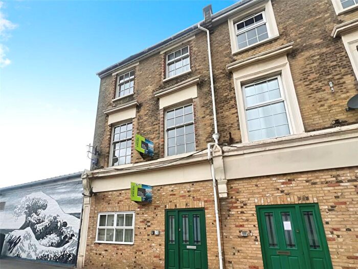 3 Bedroom Apartment For Sale In Clarence Road, East Cowes, Isle Of Wight, PO32