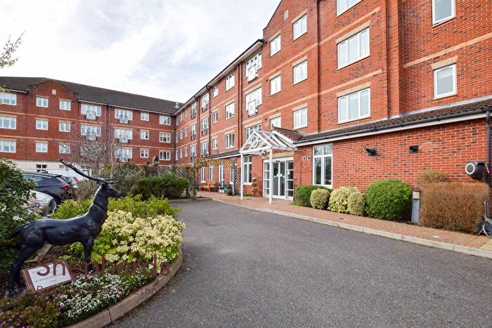 1 Bedroom Flat For Sale In Turners Hill, Cheshunt, EN8