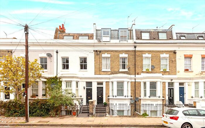 3 Bedroom Flat To Rent In Chesson Road, West Kensington, W14