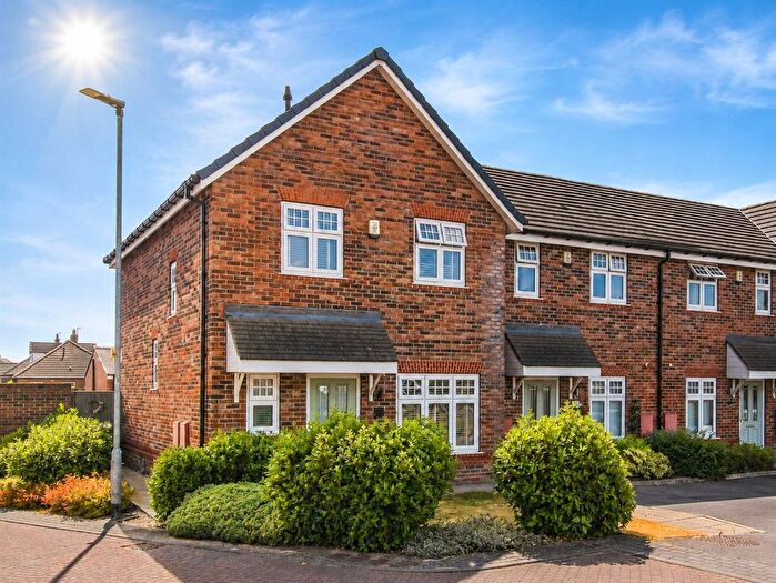 3 Bedroom Town House For Sale In Wrenthorpe Close, Wrenthorpe, Wakefield, WF2