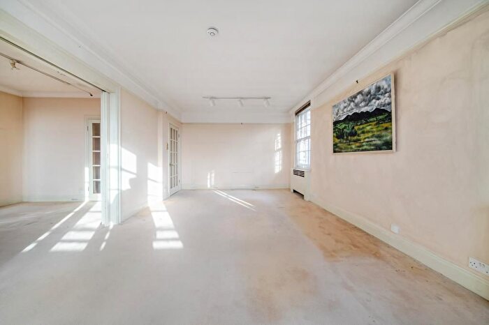 3 Bedroom Flat For Sale In Kensington Park Road, London, W11