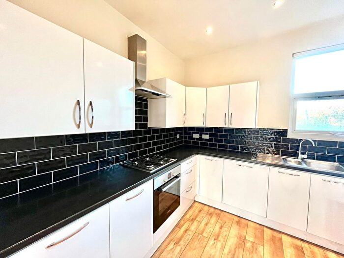 3 Bedroom Flat To Rent In Huddlestone Road, Willesden Green, NW2