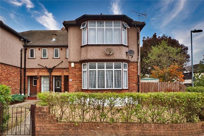 2 Bedroom Apartment For Sale In The Drive, Barking, IG11