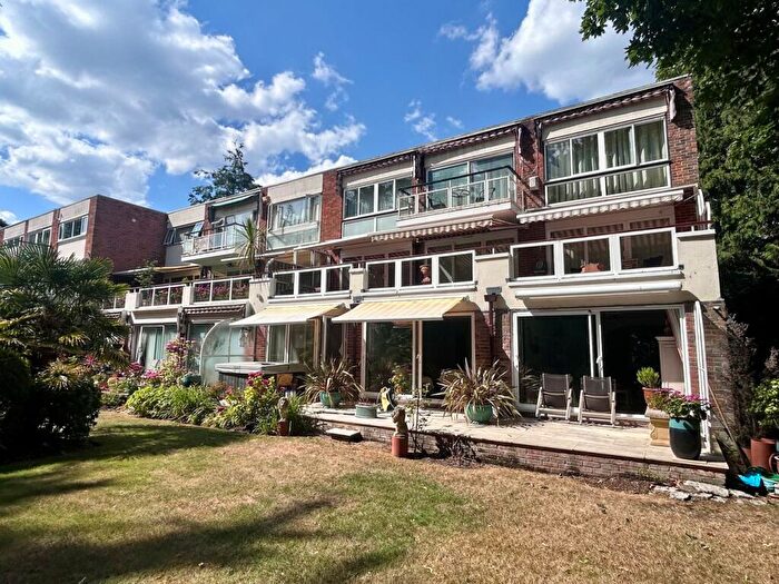 3 Bedroom Apartment For Sale In The Avenue, Branksome Park, BH13