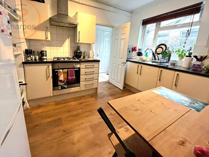 2 Bedroom Flat To Rent In Boyd Road, London, SW19