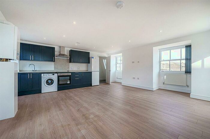 2 Bedroom Flat To Rent In King Street, Maidstone, Kent, ME14