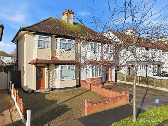 3 Bedroom Semi-Detached House For Sale In Connaught Gardens, Southend-On-Sea, SS3