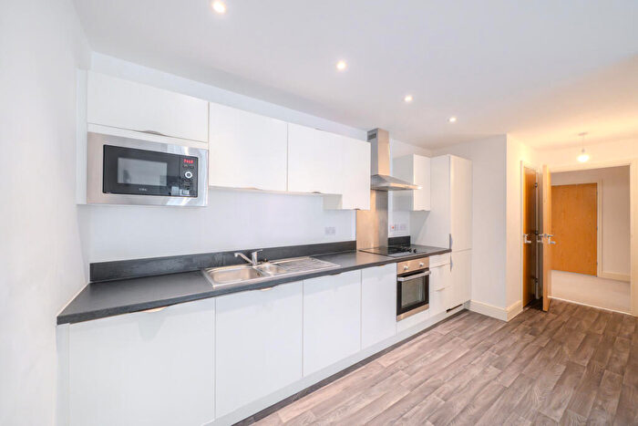 2 Bedroom Apartment For Sale In Whitchurch Lane, Bristol, BS14