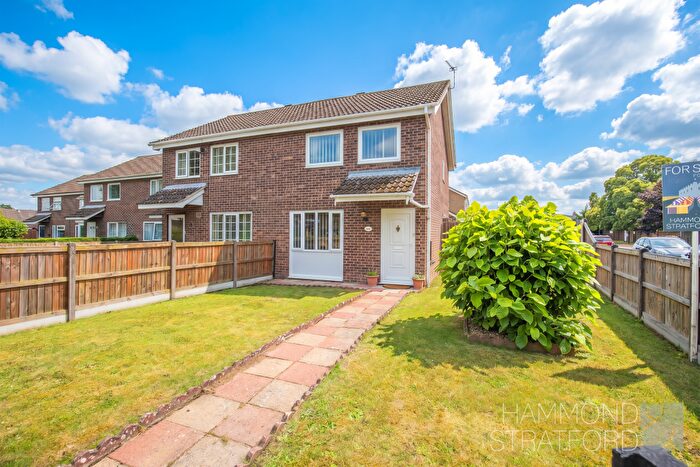 3 Bedroom Semi Detached House For Sale In Paddock Gardens, Attleborough, NR17