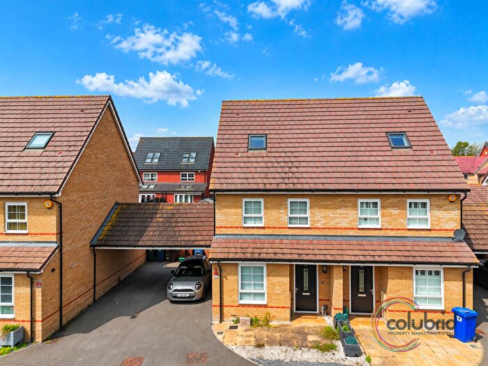 3 Bedroom Semi Detached House For Sale In Addington Close, Stanford-Le-Hope, SS17