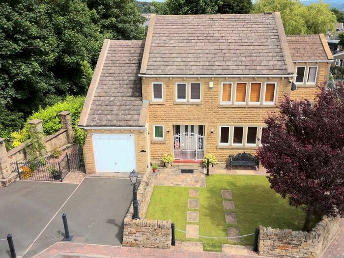 3 Bedroom Detached House For Sale In Pastures Way, Golcar, HD7