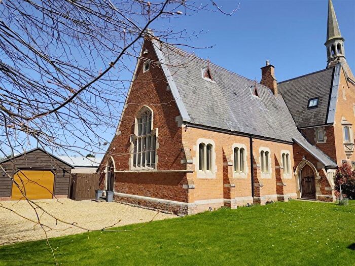 4 Bedroom Character Property For Sale In Postland Road, Crowland, Peterborough, PE6