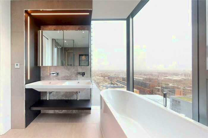2 Bedroom Flat To Rent In Carrara Tower, London, EC1V