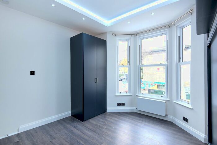 Studio To Rent In Homestead Road, London, SW6