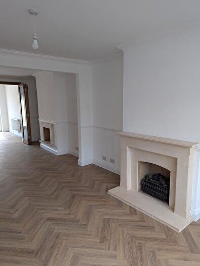 4 Bedroom Property To Rent In Chestnut Close, Hornchurch, RM12