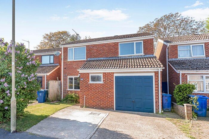 4 Bedroom Detached House For Sale In Marten Gate, Banbury, OX16