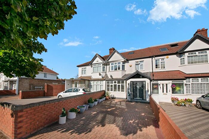 4 Bedroom Terraced House For Sale In Allenby Road, Southall, UB1