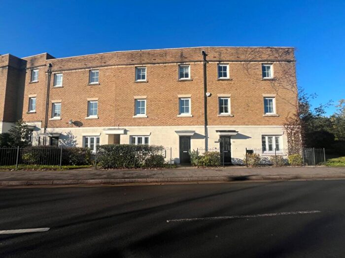 5 Bedroom Terraced House To Rent In Dickens Heath Road, Dickens Heath, Solihull, West Midlands, B90