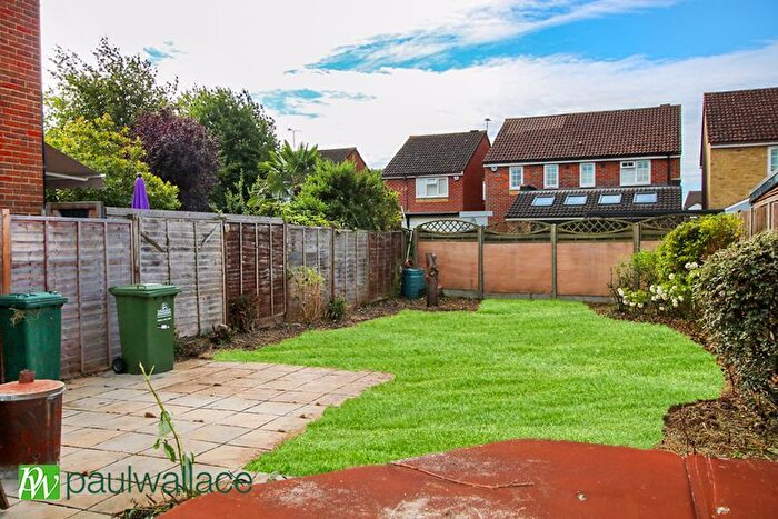 3 Bedroom Detached House For Sale In Canons Gate, Cheshunt, Waltham Cross, EN8