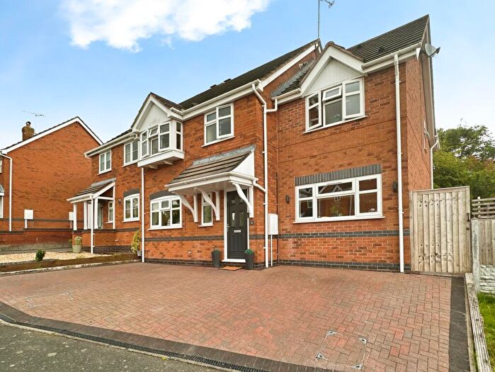 4 Bedroom Semi Detached House For Sale In Dalton Avenue, Stapenhill, Burton-on-Trent, DE15