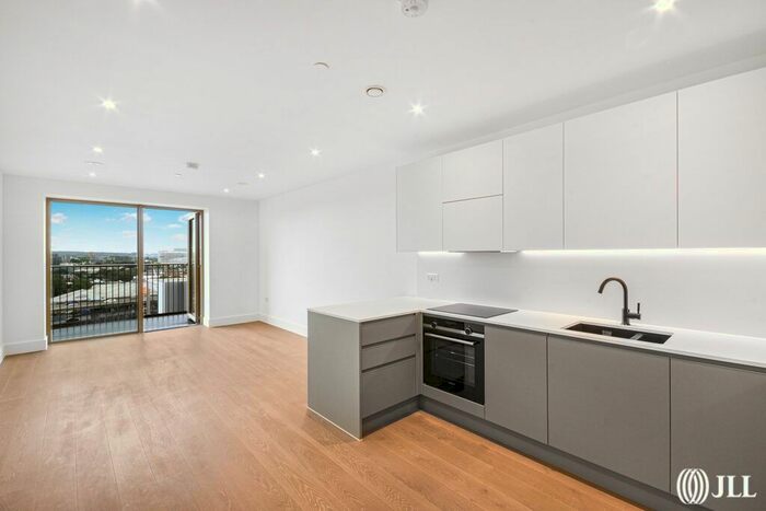 1 Bedroom Flat To Rent In Capital Interchange Way, Brentford, TW8