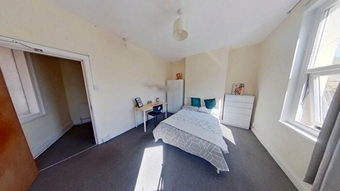 2 Bedroom House To Rent In Lake Street, Nottingham, Nottinghamshire, NG7