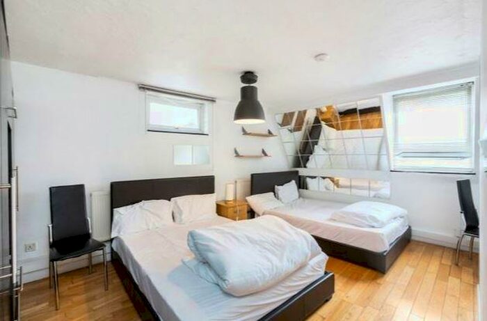 2 Bedroom Flat To Rent In Hatton Wall, Holborn, London, EC1N