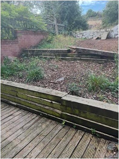 2 Bedroom Terraced House To Rent In Newsome Road, Huddersfield, HD4