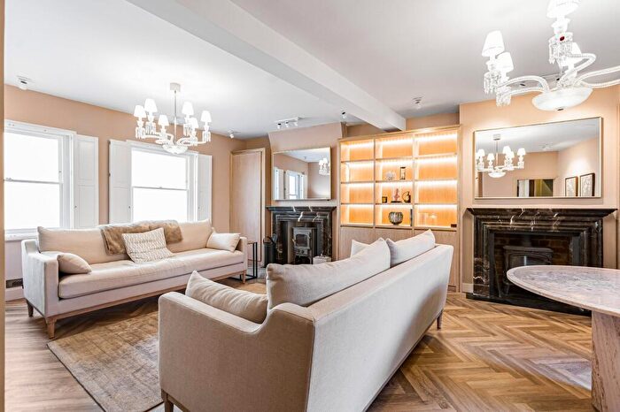 3 Bedroom End Of Terrace House For Sale In Cricklade Street, Cirencester, Gloucestershire, GL7