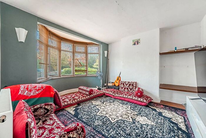 4 Bedroom Semi Detached House To Rent In Fort Road, Northolt, UB5