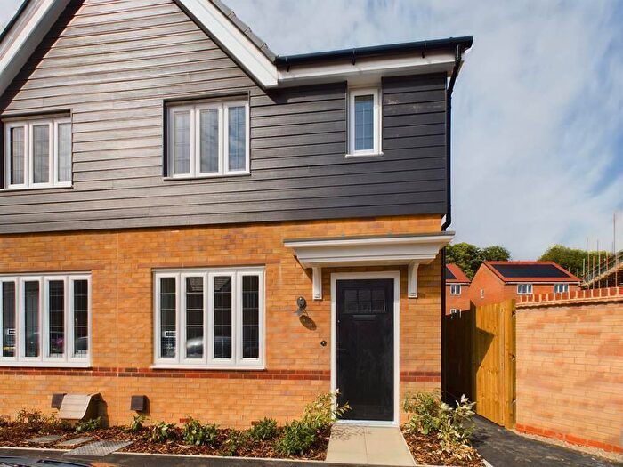 2 Bedroom End Of Terrace House To Rent In Carnoustie Road, Beggarwood, Basingstoke, RG23