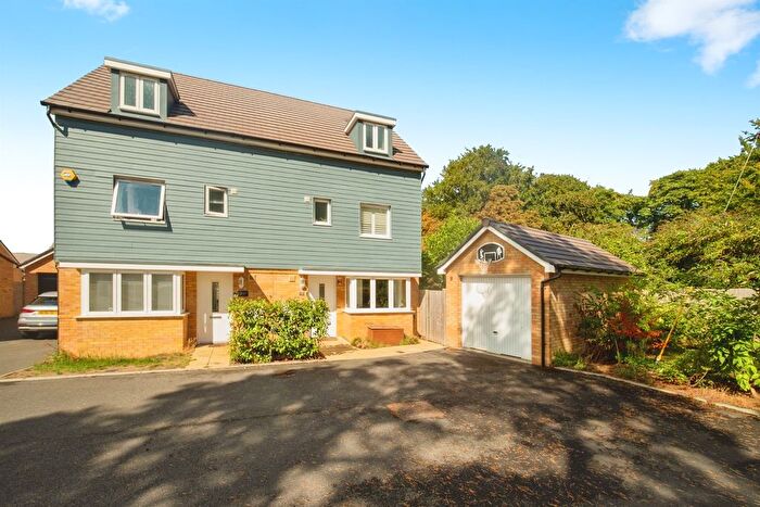 4 Bedroom Semi-Detached House For Sale In Graphite Close, Basingstoke, RG24
