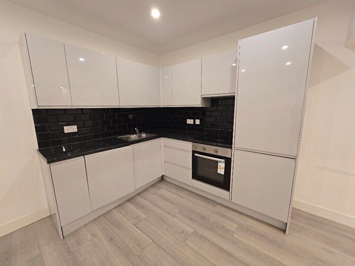2 Bedroom Flat To Rent In Central Hill, London, SE19
