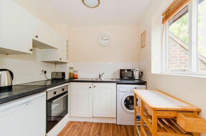 Studio To Rent In Ealing Road, Brentford, TW8