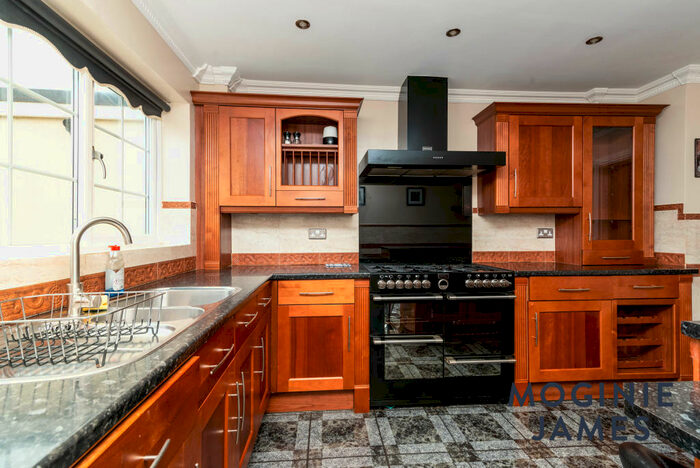 4 Bedroom Detached House To Rent In Ty To Maen Close, CF3