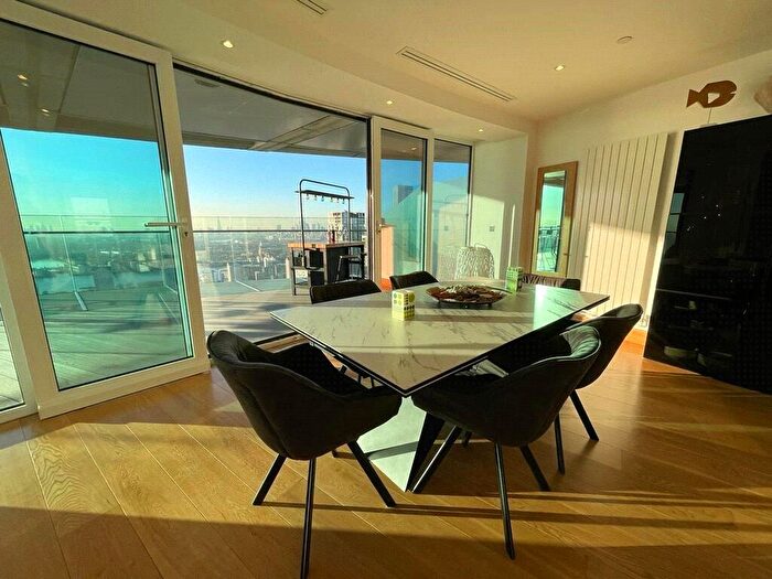 3 Bedroom Flat To Rent In Arena Tower, Crossharbour Plaza, E14