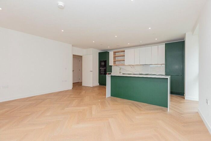 3 Bedroom Flat To Rent In Henshaw Parade, The Hyde, London, NW9