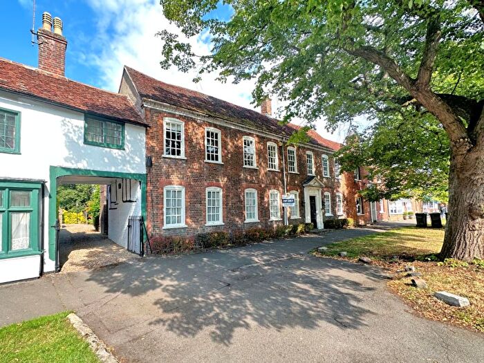 6 Bedroom Country House For Sale In Aylesbury Road Wendover, Buckinghamshire, HP22