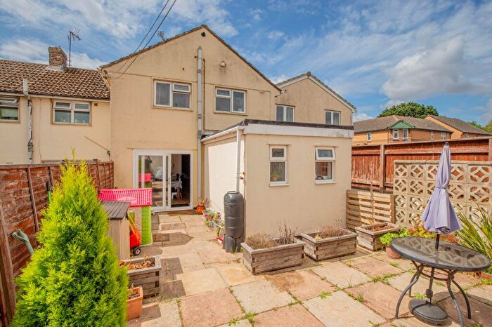3 Bedroom Terraced House For Sale In Parklands, Malmesbury, SN16