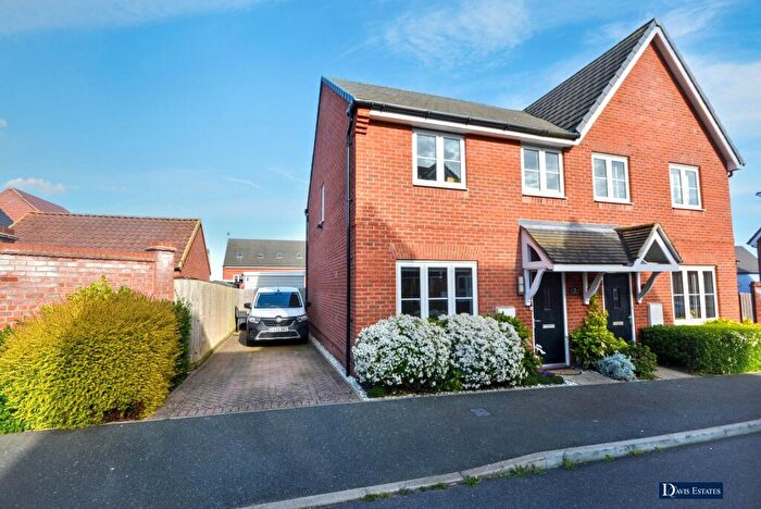 3 Bedroom Semi-Detached House For Sale In Bruton Link, Dunton Fields, Laindon, Basildon, SS15