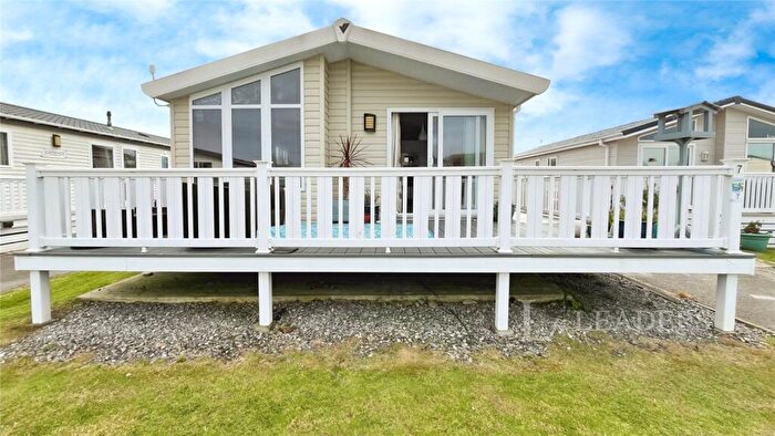 3 Bedroom Mobile Home For Sale In Vinnetrow Road, Runcton, Chichester, PO20