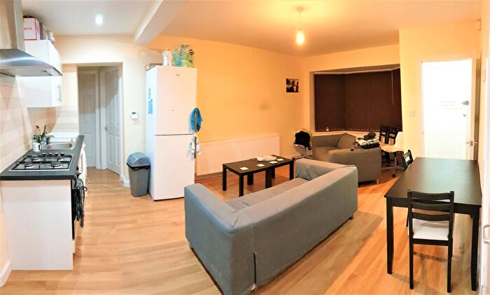 5 Bedroom Semi-Detached House To Rent In Edgeworth Drive, Manchester, M14