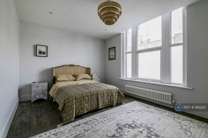 2 Bedroom Flat To Rent In Bethnal Green Road, London, E2