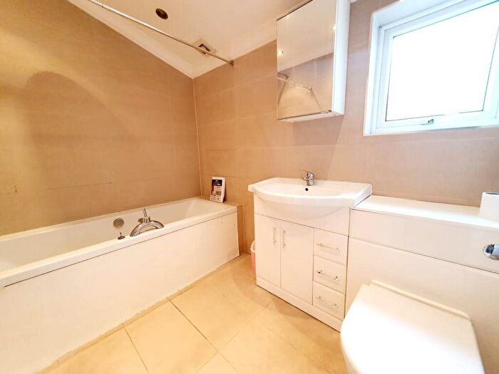 3 Bedroom Flat To Rent In Marquis Road, Wood Green, N22