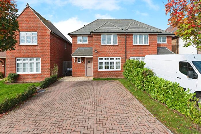 3 Bedroom Semi Detached House For Sale In Mundells Drive, Basildon, SS15