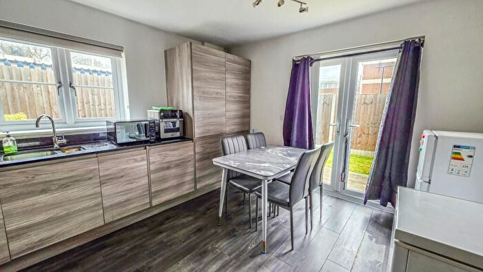 2 Bedroom Flat To Rent In Oaklands Avenue, Romford, RM1