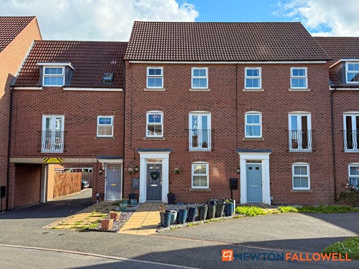 4 Bedroom Terraced House For Sale In Goldstraw Lane, Fernwood, NG24