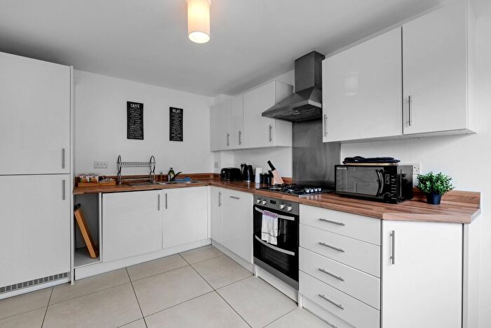 4 Bedroom Semi-Detached House To Rent In Kensal Green Drive, Maidenhead, SL6